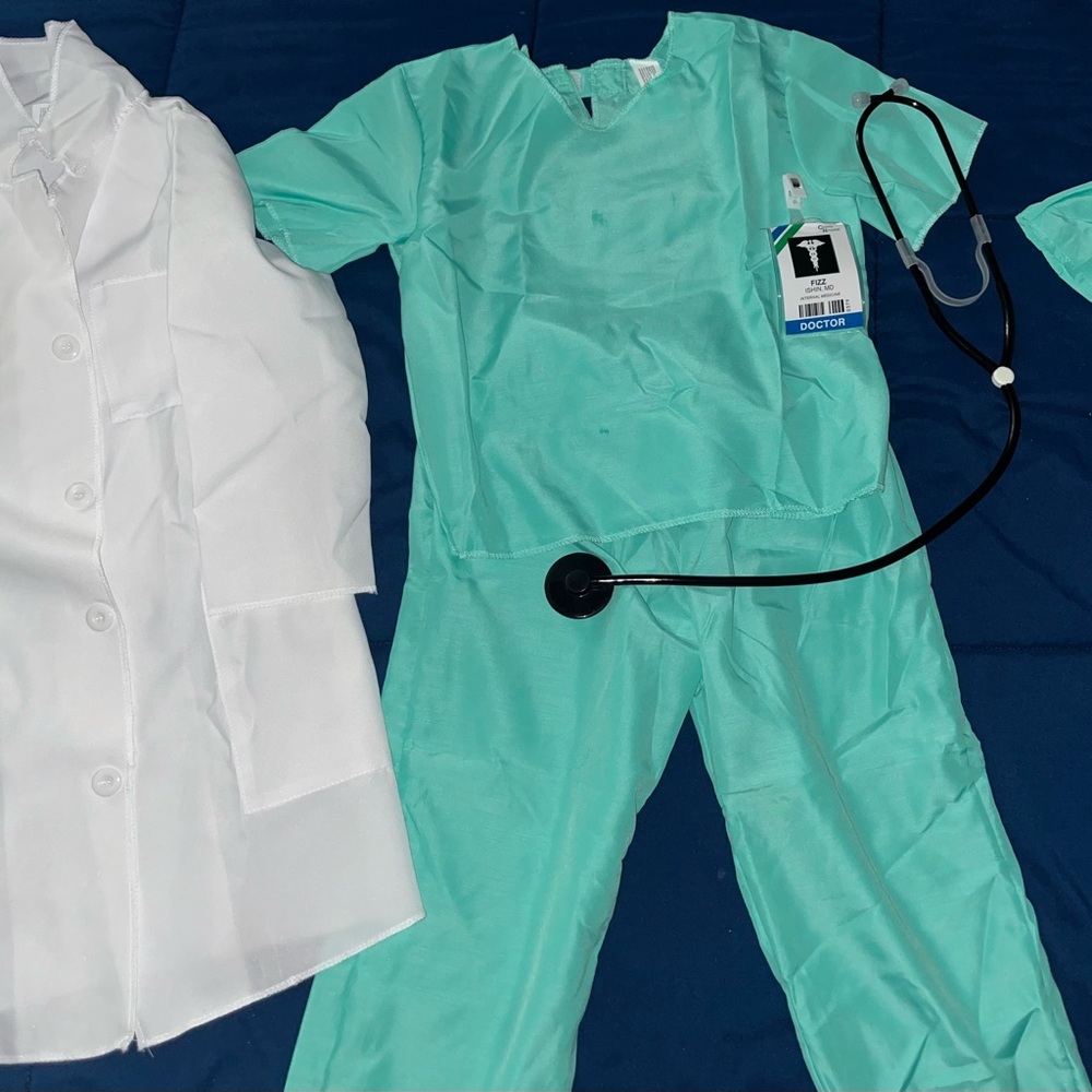 SOLD Doctor costume (6) piece set. Size 4/6 years old